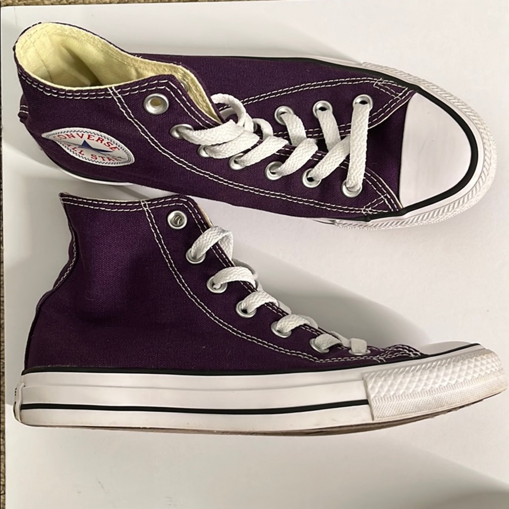 UNISEX Purple High Top converse All Stars size 5/7